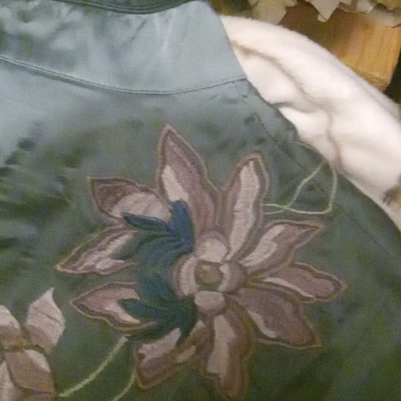 Monsoon Rarity ◇◇◇◇◇ Very vibrant silk color - Picture 5 of 7